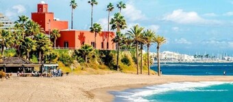 Beautiful studio with swimming pool and gardens in Benalmadena