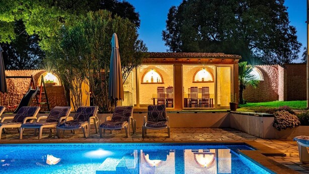 House | Pool - Villa With Infinity Pool in Kakma (Polaca)