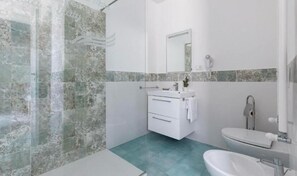 Habitación doble Deluxe, balcón | Baño