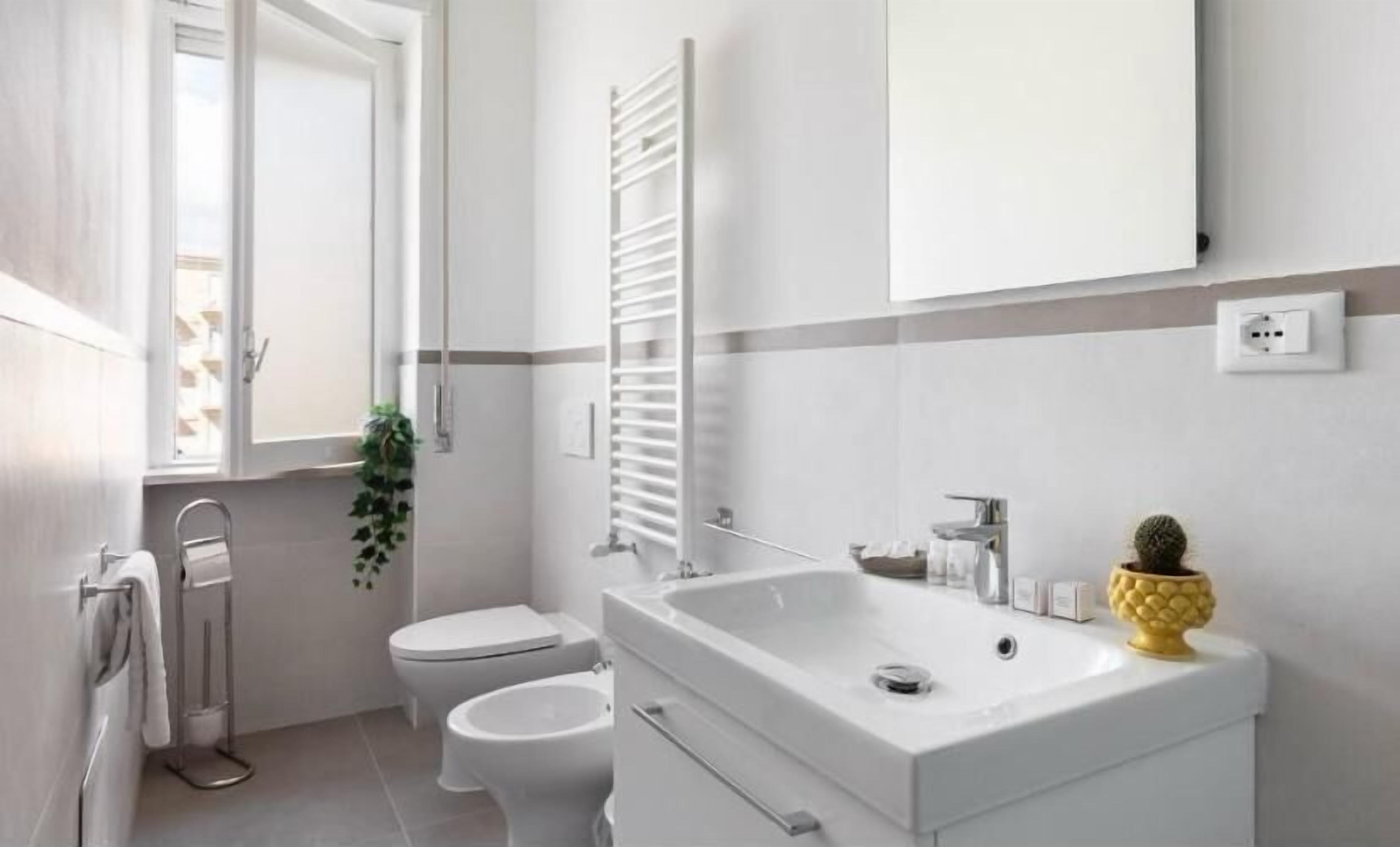 Deluxe Double Room, Balcony | Bathroom