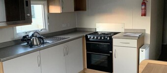 3 Bed Cabin - Sleeps 8 - Wifi, Free Parking, Pets