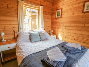 4 Schlafzimmer, individuell dekoriert, individuell eingerichtet