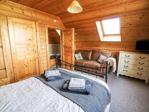 4 bedrooms, individually decorated, individually furnished, free WiFi