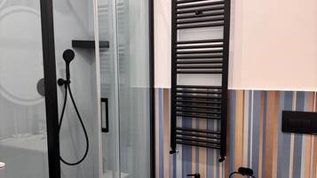 Deluxe Room, Balcony, Sea View | Bathroom | Shower, hair dryer, towels, soap