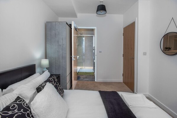 2 bedrooms - Brand New- Central 2 Bedroom Flat for 6 Guests (Preston)