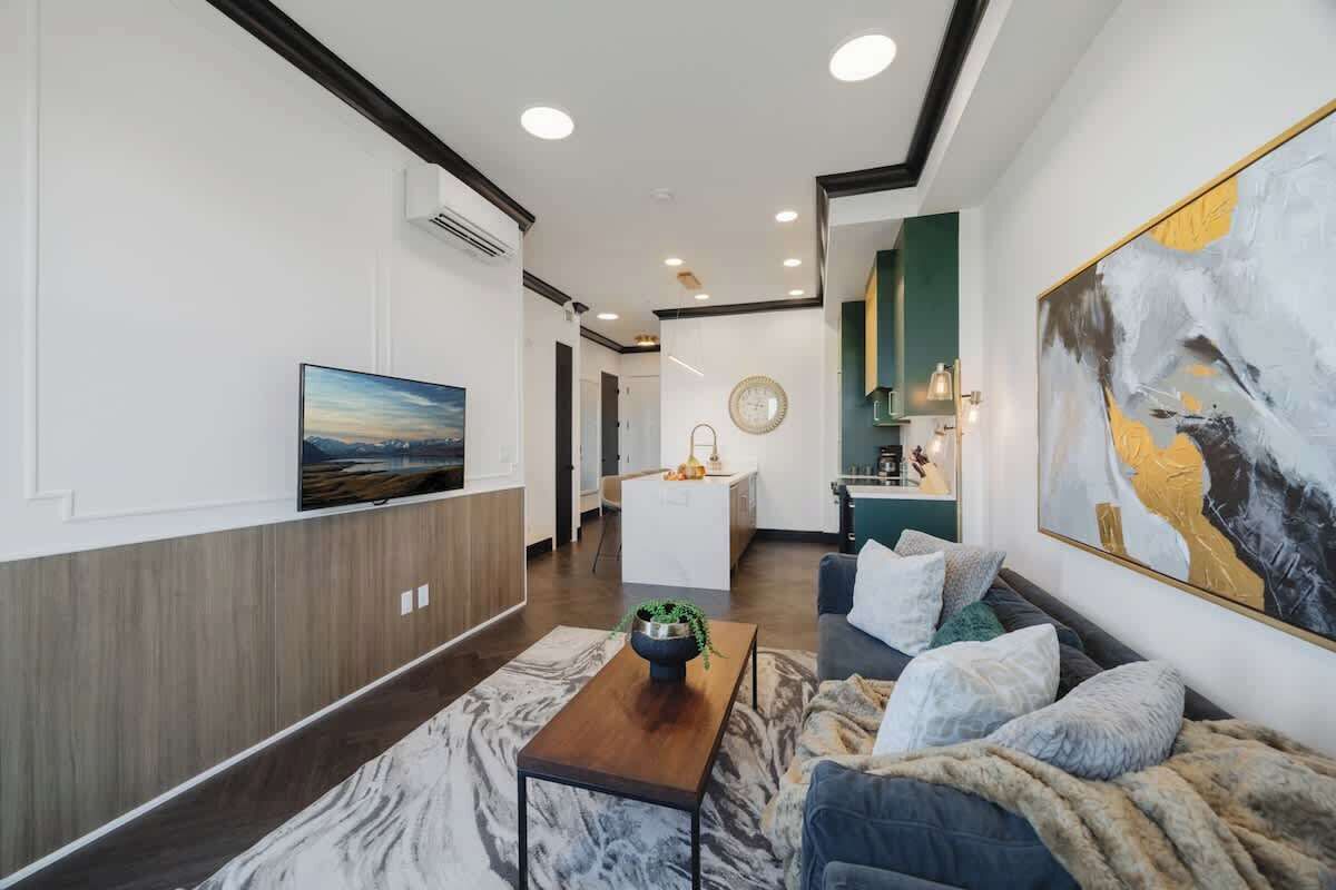 Televisión y oficina 