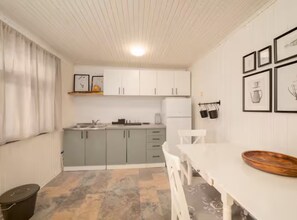 Villa (Five Bedroom Villa With Pool) | Cocina privada | Refrigerador 