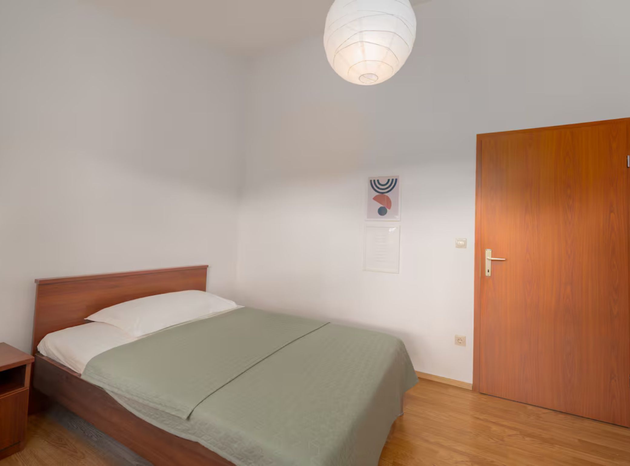 3 bedrooms, cots/infant beds