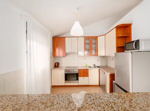 Villa (Five Bedroom Villa With Pool) | Cocina privada | Refrigerador 