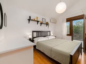 Villa (Five Bedroom Villa With Pool) | 3 bedrooms, cribs/infant beds - Villa Mima Pool Retreat (Lovreć)