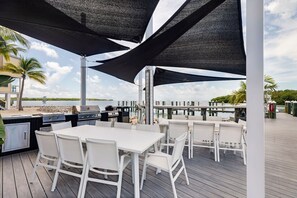 Outdoor dining - Ocean Breeze in The Keys (Marathon)