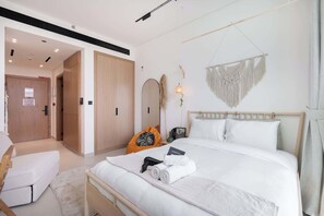 Studio - Stayshort - Stylish Boho Studio in JVC Dubai Staycation Sleeps 2 (Dubai)