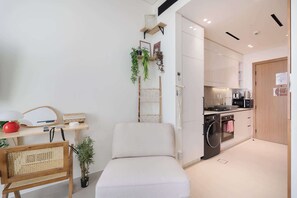 Studio - Stayshort - Stylish Boho Studio in JVC Dubai Staycation Sleeps 2 (Dubai)