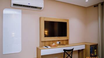 Individually furnished, desk, soundproofing, free WiFi