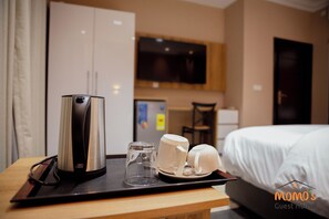 Superior kamer | Individueel gemeubileerd, een bureau, geluiddichte muren, gratis wifi