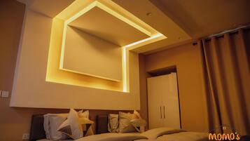 Muebles diferentes, escritorio, sistema de insonorización y wifi gratis