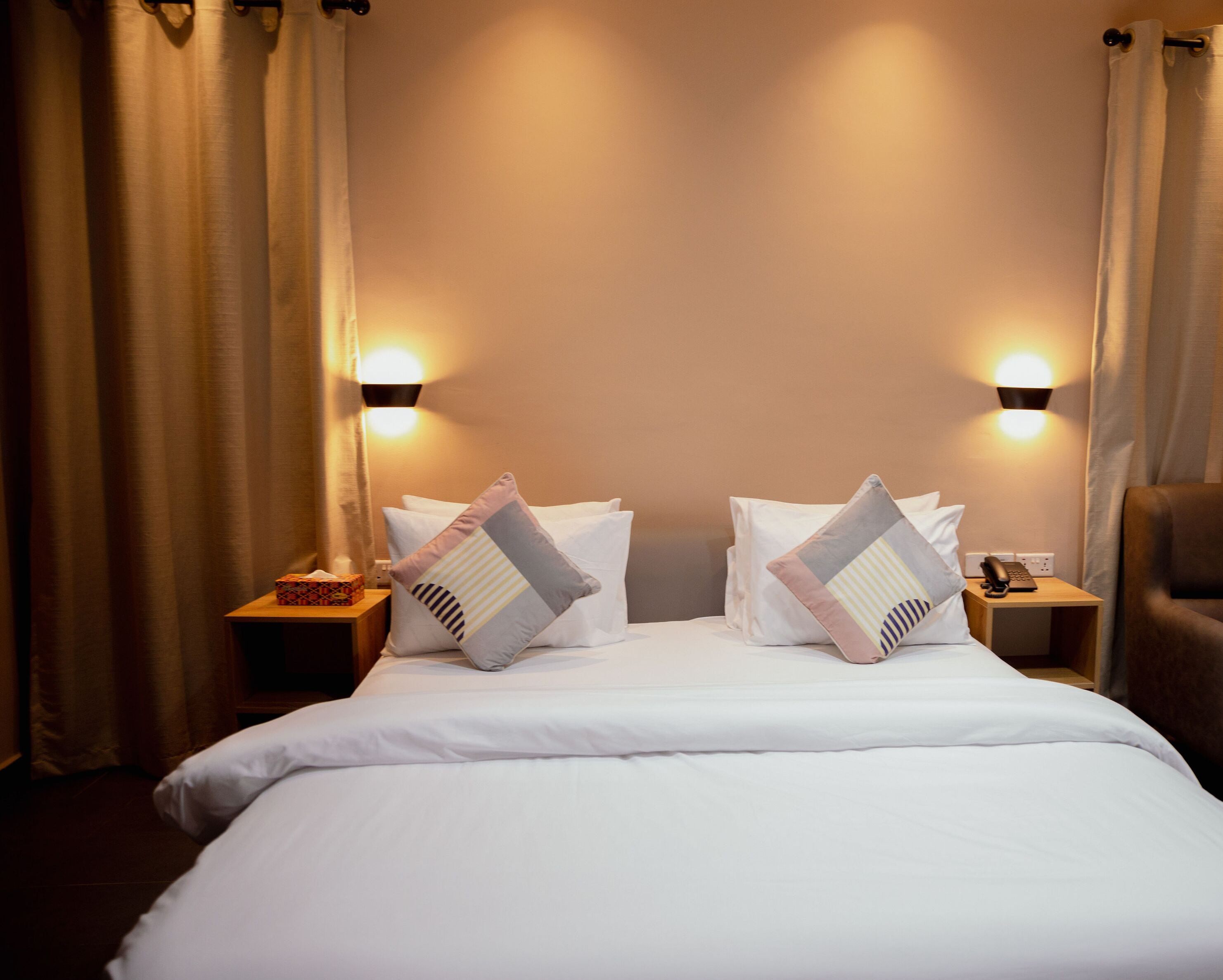 طراز فريد لكل وحدة ومكتب وتجهيزات عازلة للصوت وواي فاي مجانًا