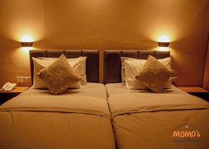 Standard Twin Room, Courtyard View | Individually furnished, desk, soundproofing, free WiFi - Momo's Hotel (Kumasi)