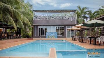 Kolam renang outdoor