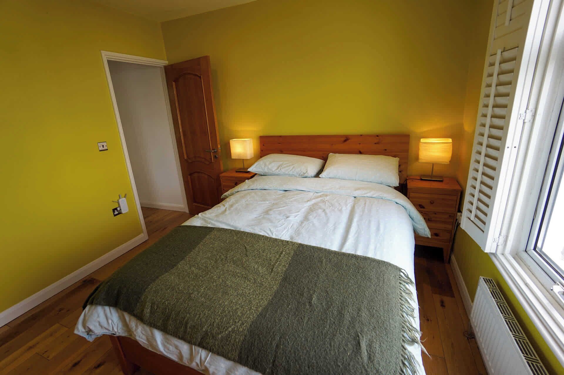 Iron/ironing board, Internet, bed sheets