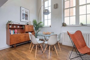 Dining - Bright and Spacious 3BDR Loft by Tooting Broadway (Greater London)