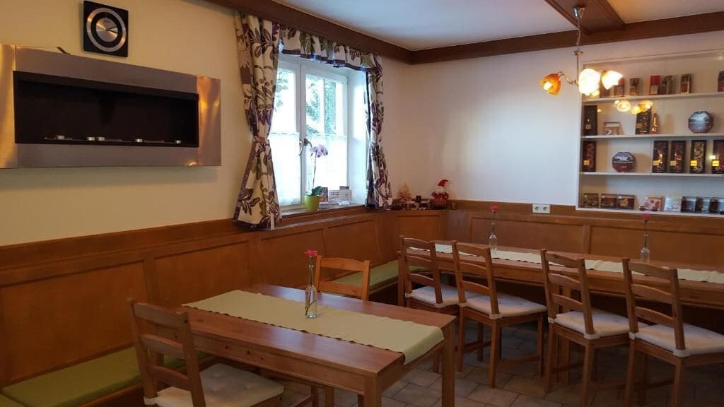 Tägliches Frühstücksbuffet (14.90 EUR pro Person)