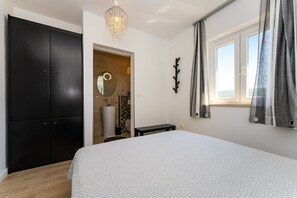 Casa | 3 habitaciones y tabla de planchar con plancha 