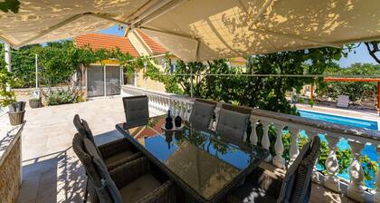 Peaceful Villa Near Zadar Coast