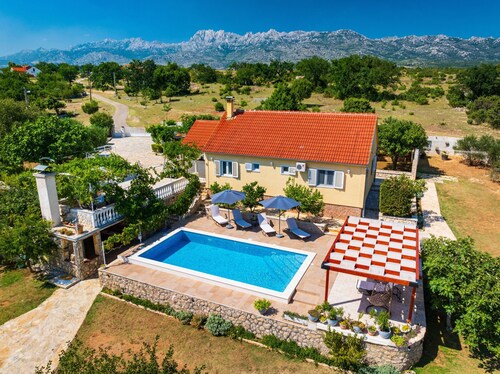 Peaceful Villa Near Zadar Coast