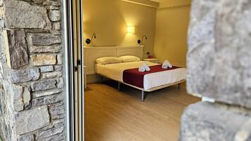 In-room safe, free WiFi