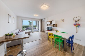 TV - Modern apartment in residence with pool (Lonato del Garda)
