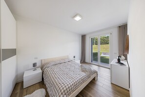 2 bedrooms, iron/ironing board, free WiFi, bed sheets - Modern apartment in residence with pool (Lonato del Garda)