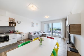 Interior - Modern apartment in residence with pool (Lonato del Garda)