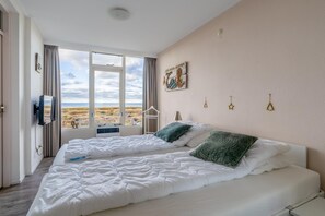 1 bedroom, individually furnished, bed sheets - 2 Person Apartment With sea View (De Koog)