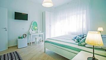 Deluxe Double Room, Balcony, Courtyard View | In-room safe, soundproofing, iron/ironing board, free WiFi