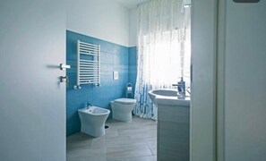 Deluxe Double Room | Bathroom
