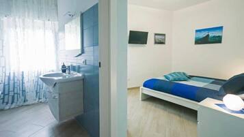 Habitación Deluxe doble | Caja fuerte, sistema de insonorización, tabla de planchar con plancha