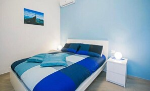 Deluxe Double Room | In-room safe, soundproofing, iron/ironing board, free WiFi