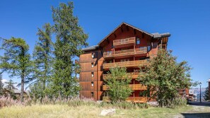 Apartment | Exterior - Peaceful Alpine Retreat in Risoul (Risoul)