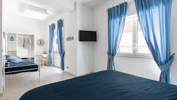 Triple Room | Iron/ironing board, free WiFi