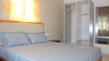 Comfort tweepersoonskamer, 1 kingsize bed, niet-roken, uitzicht op de binnenplaats | Gratis wifi