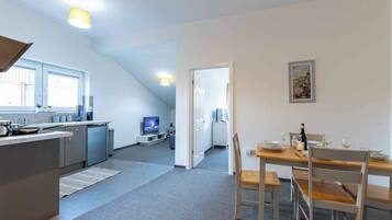 Apartment, 1 Bedroom | Dining room