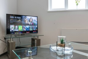 Apartment, 2 Bedrooms | Room amenity - The Elderns 2BR A1 Nearby Netflix Parking (Peterborough)