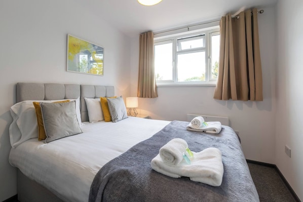 Apartment, 2 Bedrooms, Smoking | 2 bedrooms - The Elderns Spacious 2BR Netflix Parkingshops (Peterborough)