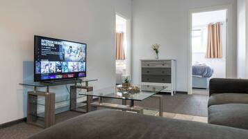 Apartment, 2 Bedrooms, Smoking | Living room