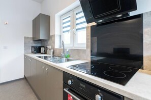 Apartment, 2 Bedrooms, Smoking | Interior - The Elderns Spacious 2BR Netflix Parkingshops (Peterborough)