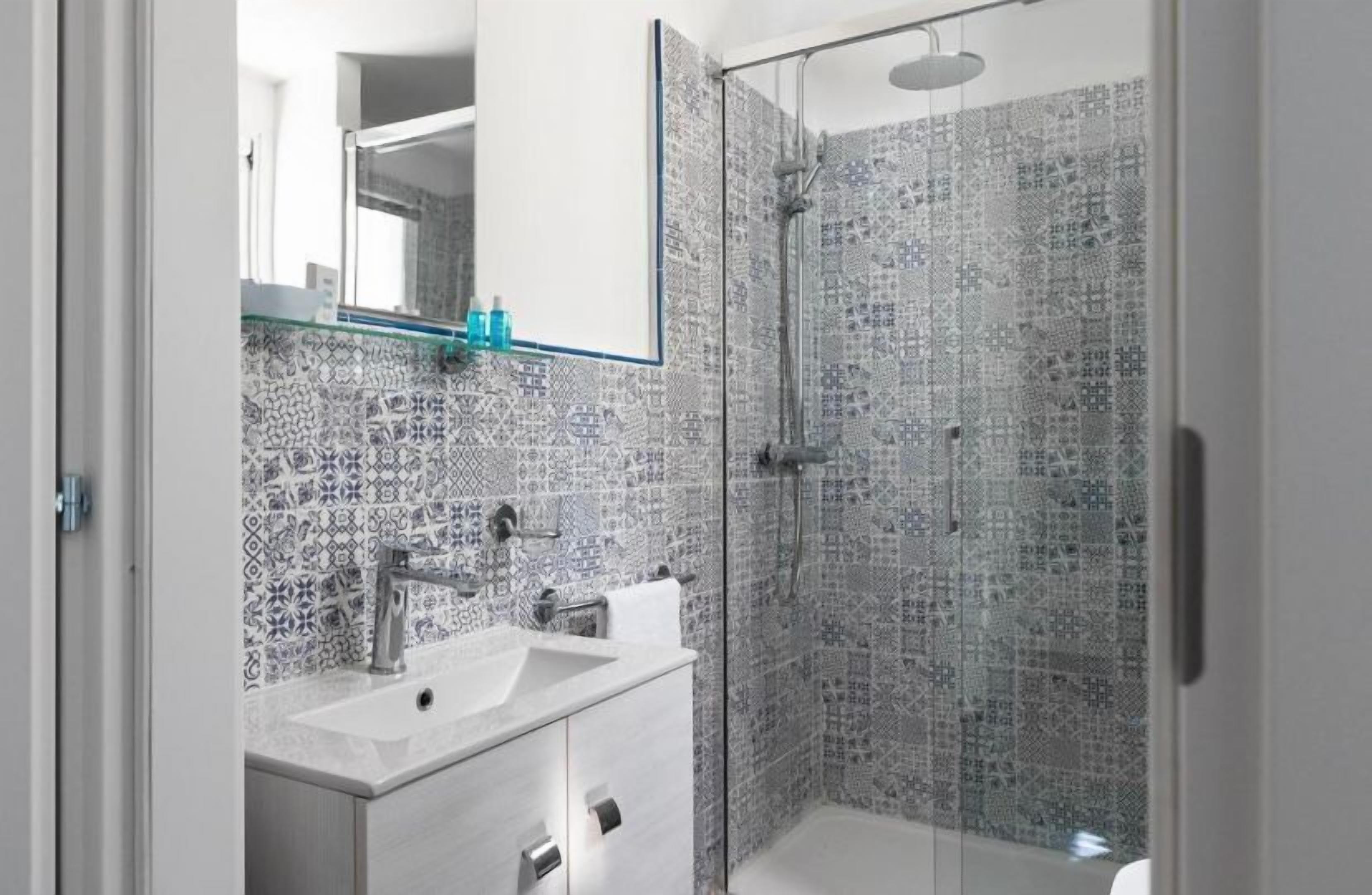 Doppelzimmer, Stadtblick | Badezimmer