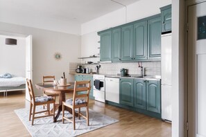 Fridge, oven, stovetop, dishwasher - Spacious Apartment in Central Helsinki (Helsinki)