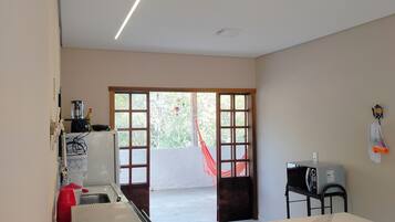 House, Mountain View | Private kitchen | Microwave, oven, stovetop, cookware/dishes/utensils