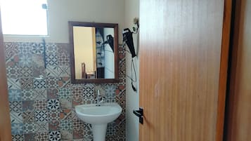 House, Mountain View | Bathroom | Towels, soap, toilet paper
